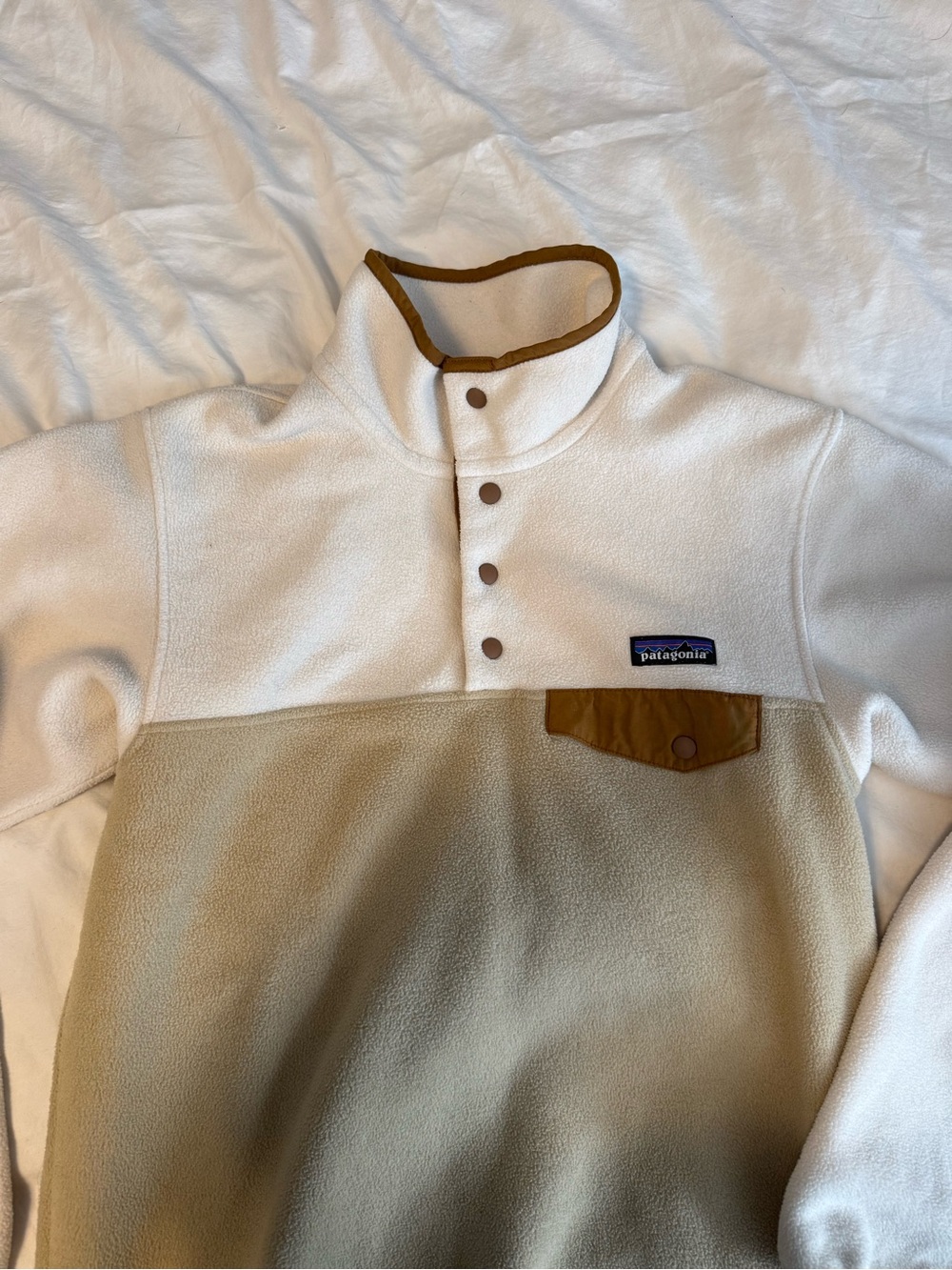 Patagonia cream/tan color-blocked fleece pullover size small